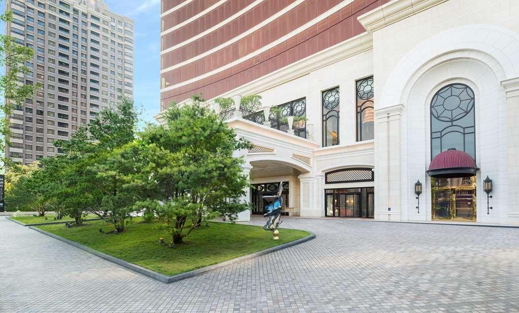 The Lin Hotel Taichung Faciliteter billede The entrance of the hotel