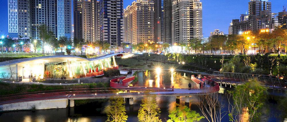 The Lin Hotel Taichung Eksteriør billede View of the park at night