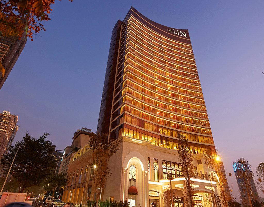 The Lin Hotel Taichung Eksteriør billede The hotel at night