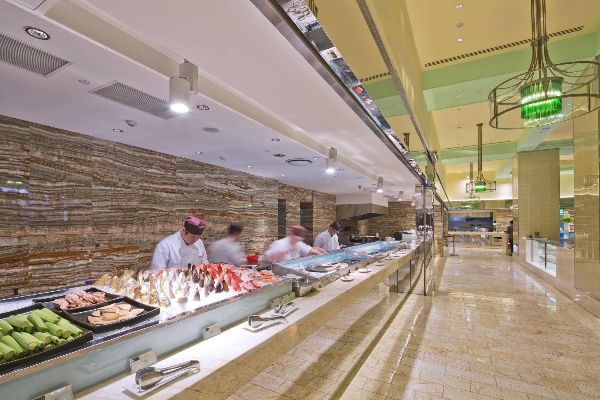 The Lin Hotel Taichung Eksteriør billede The buffet at the Grand Hyatt Hotel, Amman, Jordan