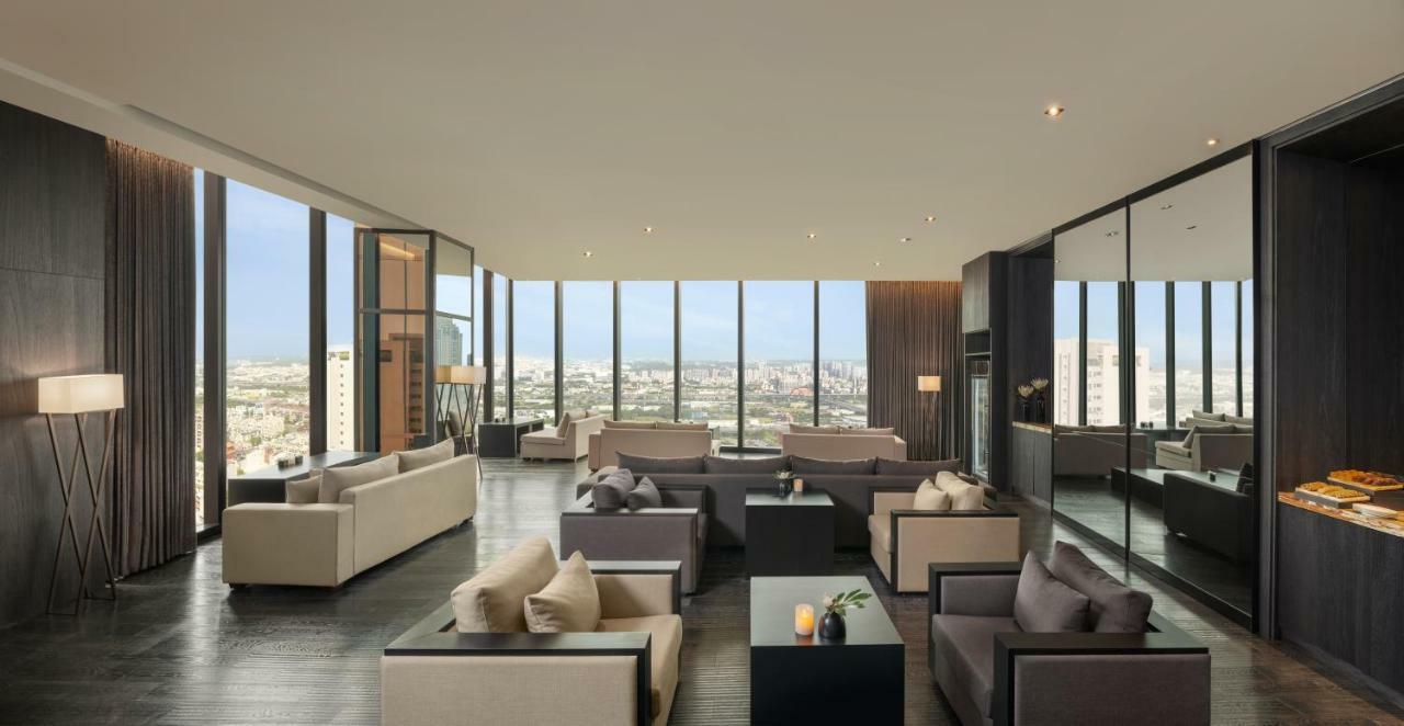 The Lin Hotel Taichung Eksteriør billede The Club Lounge at the Ritz-Carlton, Dubai